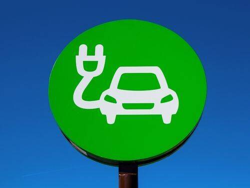Odnawialne źródła energii i samochody elektryczne to przyszłość transportu